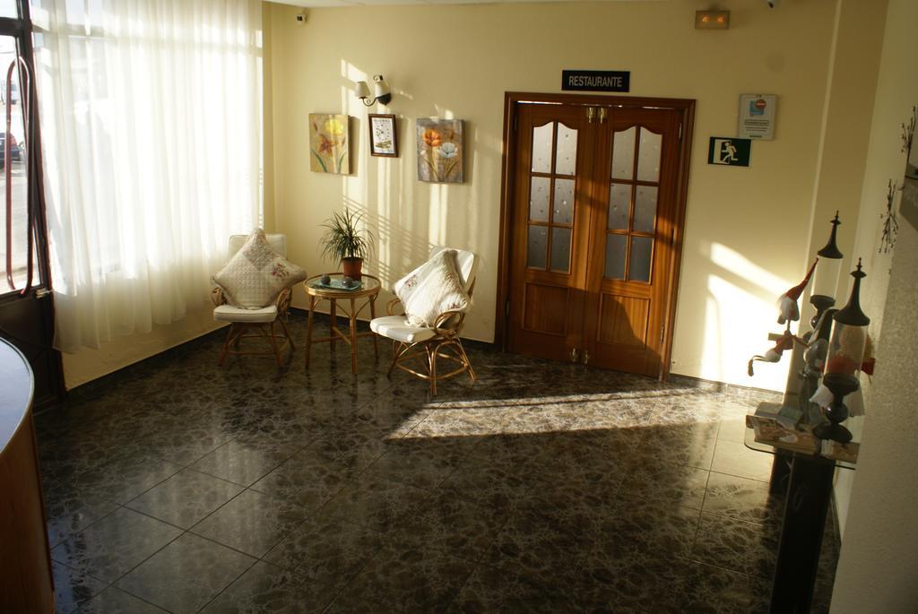 Hostal Velasco Valdelacalzada Exterior photo